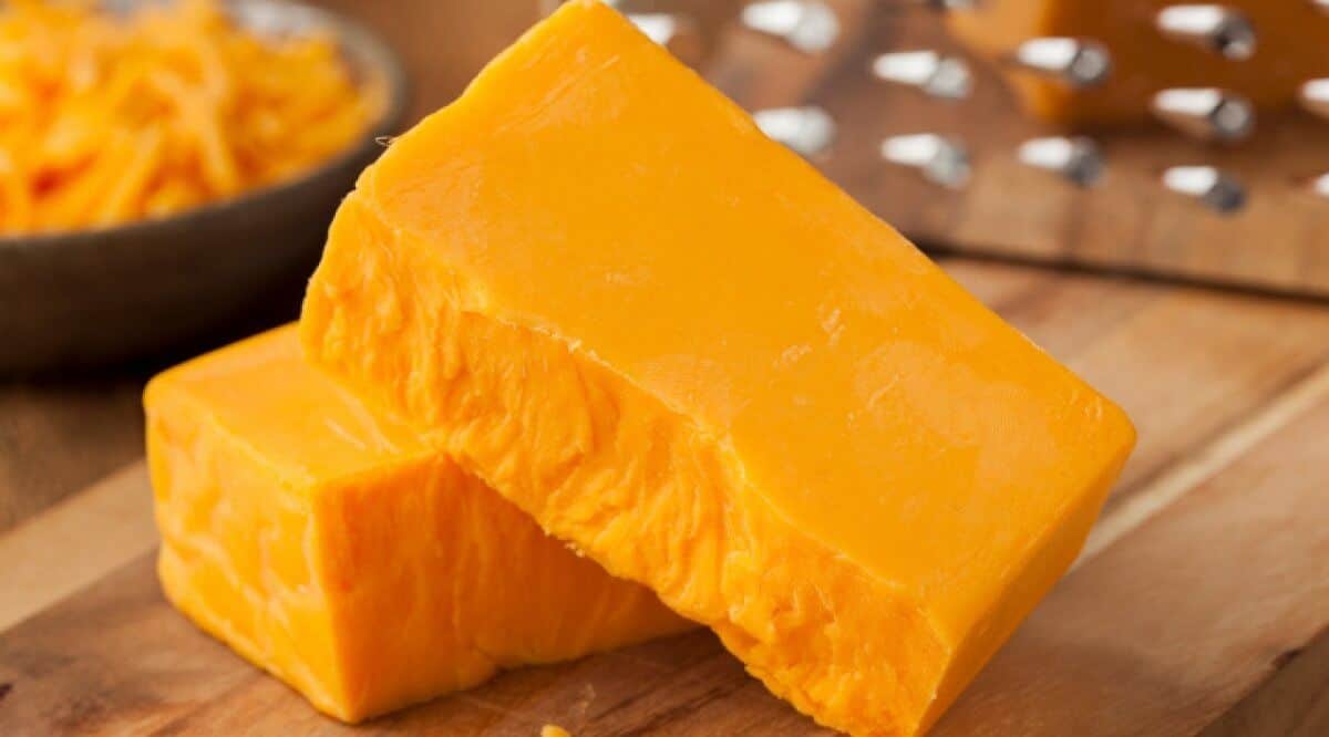 queso-cheddar-color-intenso.jpg